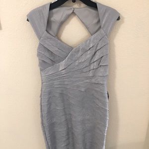 London Times Knee length keyhole back dress